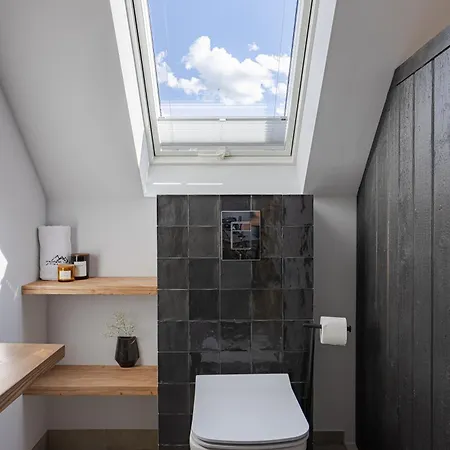 Osada Przystanek בקתה שורשטז'ין